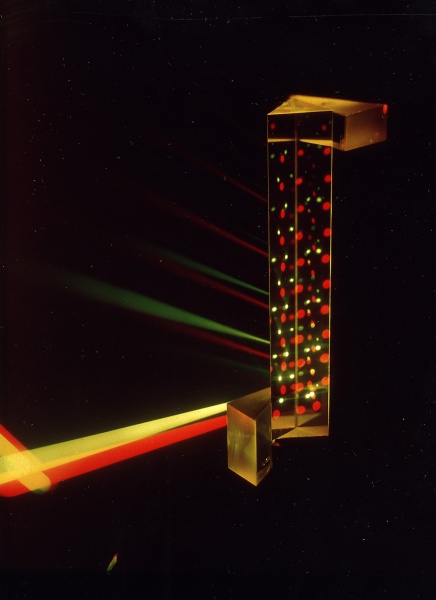 Prisme servant à mettre en évidence l'effet  inertial de Spin du photon